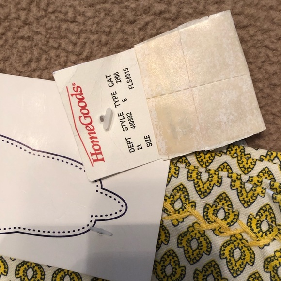 April Cornel table placement NWT Set of four. - Picture 5 of 16